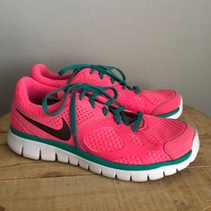 Like New Nike tennis shoes size 7M